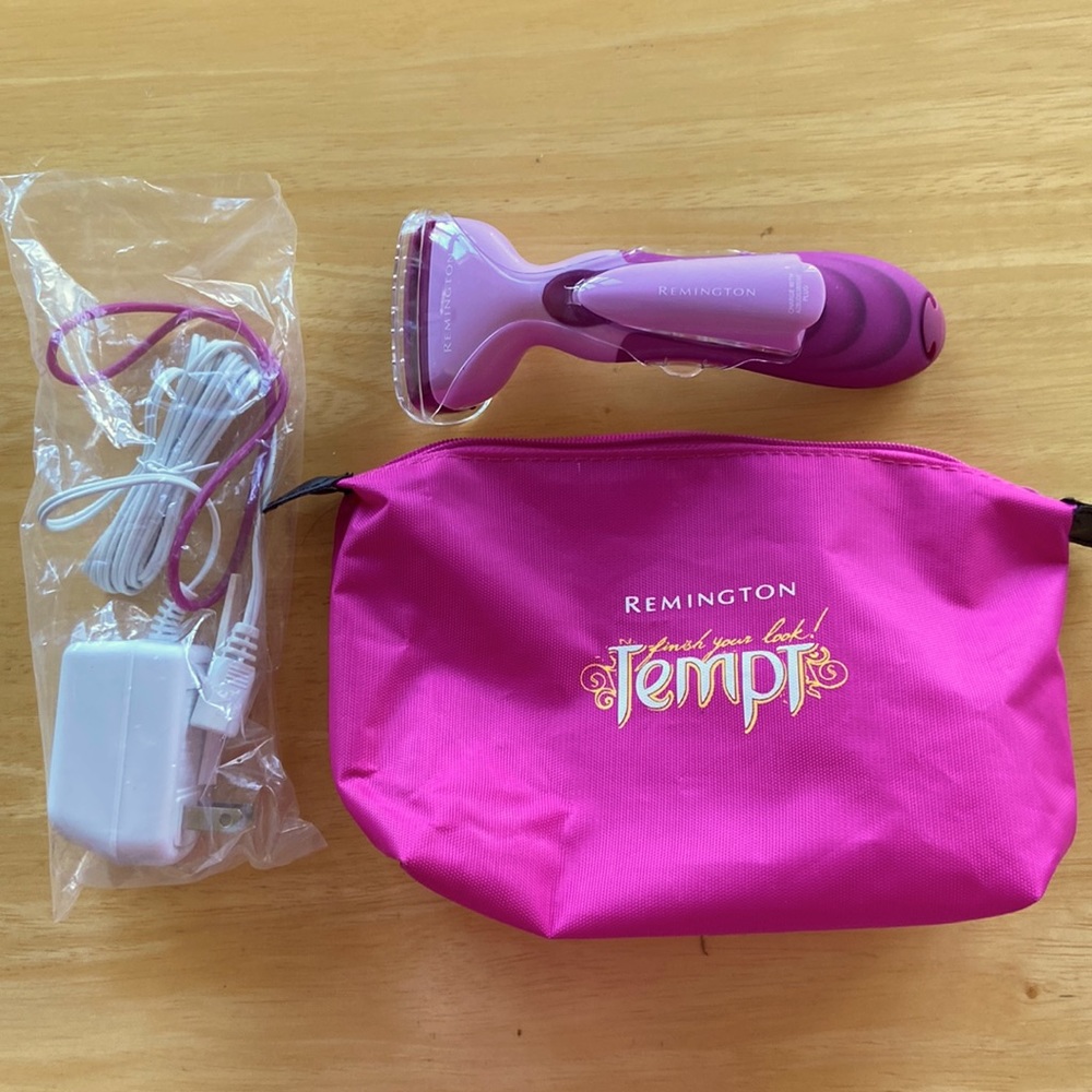 Remington Tempt rechargeable razor for women